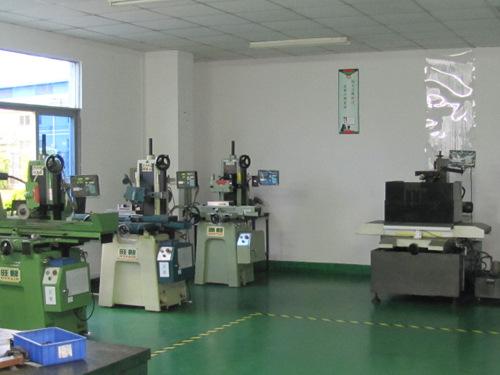 注塑模具製造斜導柱滑塊（kuài）的耐（nài）磨塊結構和要求（qiú）